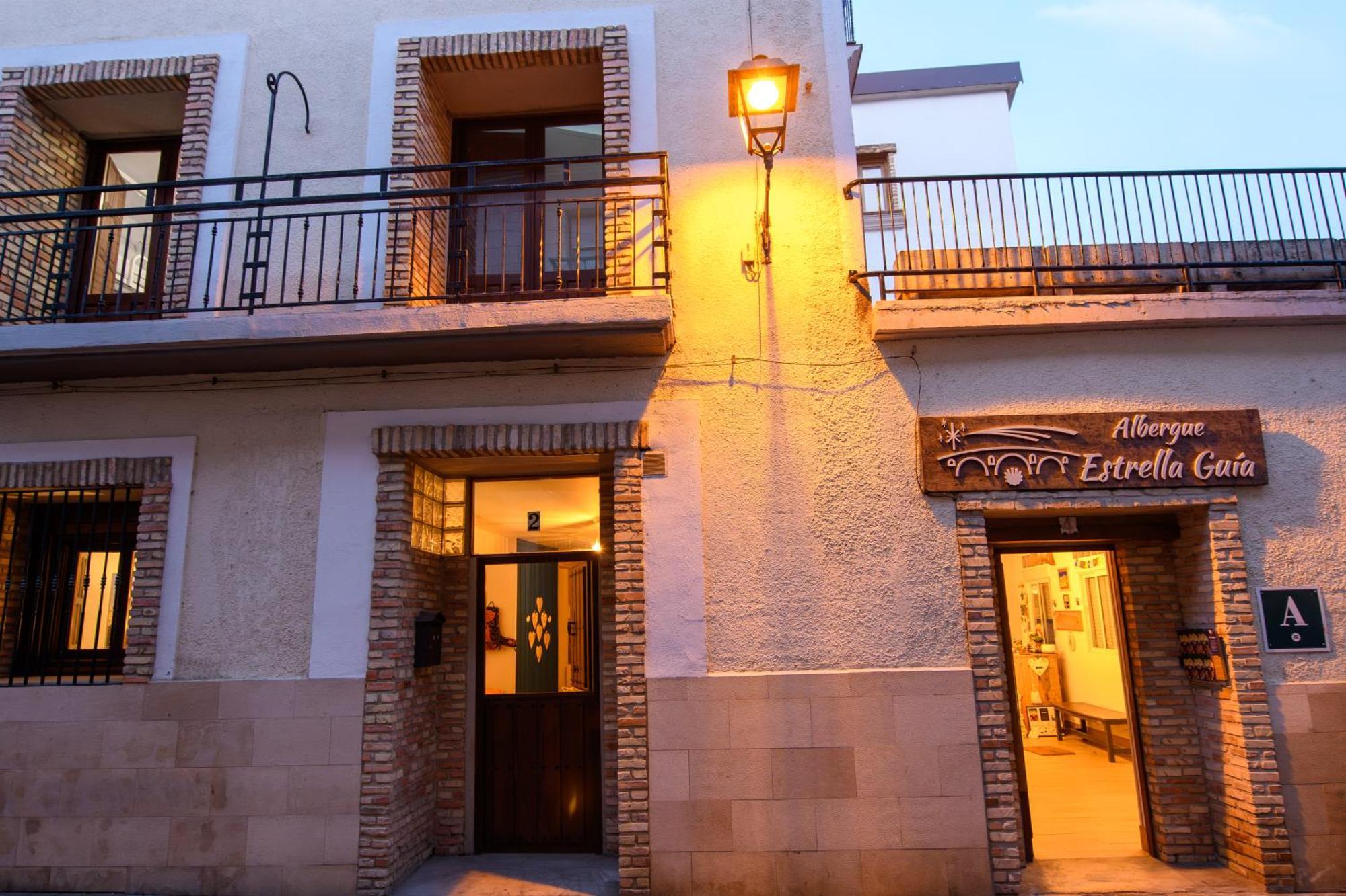 Albergue Estrella Guia ปวนเต ลา เรย์นา ภายนอก รูปภาพ